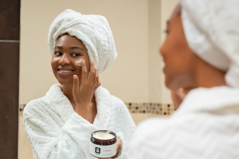 Difference Between Hydrating and Moisturizing